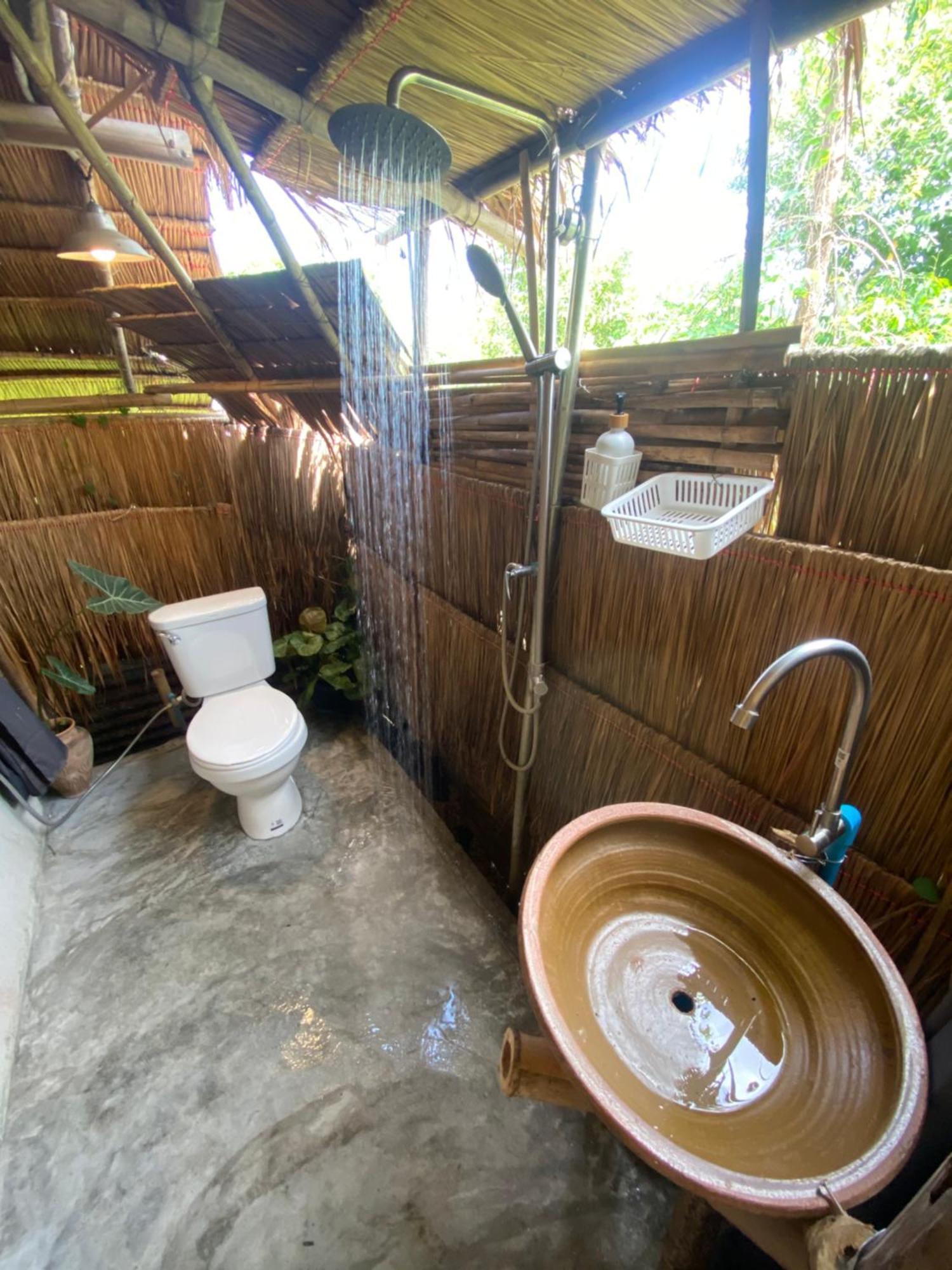 Royal Mountain Hut Hotel Ratchaburi Exterior photo